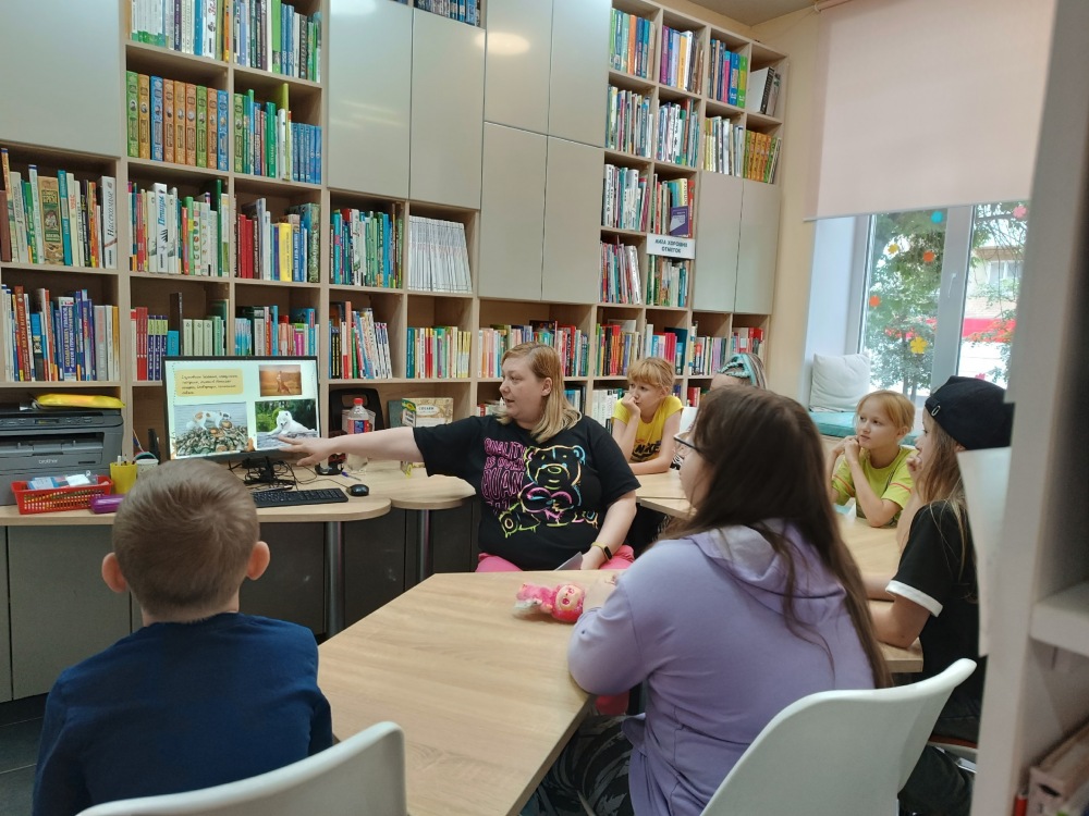 Лапы, хвосты и книги: отмечаем День собак в библиотеке